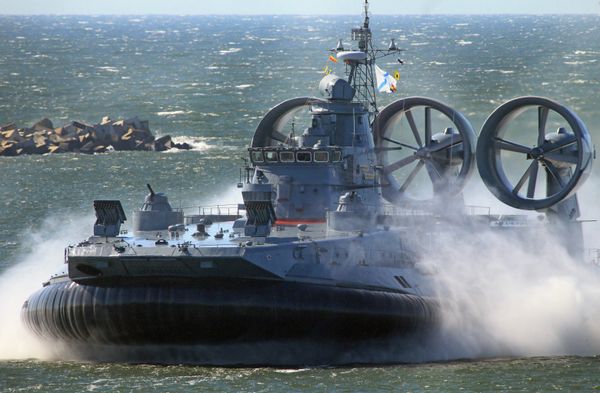 The Yevgeny Kocheshkov small landing hovercraft during a rehearsal of a Navy Day Parade in the Marine Canal of Baltiysk. The Yevgeny Kocheshkov small landing hovercraft during a rehearsal of a Navy Day Parade in the Marine Canal of Baltiysk. - Sputnik International
