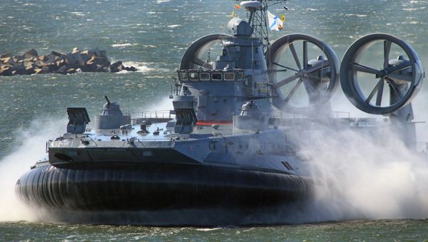 The Yevgeny Kocheshkov small landing hovercraft during a rehearsal of a Navy Day Parade in the Marine Canal of Baltiysk. - Sputnik International