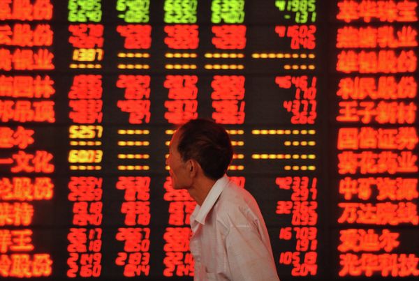 An investor checks stock market prices at a securities firm in Fuyang, in eastern China's Anhui province An investor checks stock market prices at a securities firm in Fuyang, in eastern China's Anhui province - Sputnik International