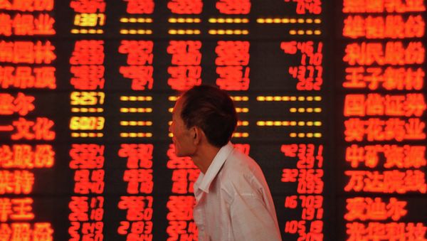 An investor checks stock market prices at a securities firm in Fuyang, in eastern China's Anhui province - Sputnik International