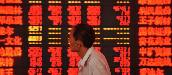 An investor checks stock market prices at a securities firm in Fuyang, in eastern China's Anhui province - Sputnik International