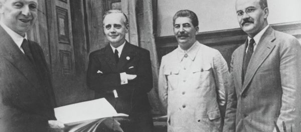 Soviet Commissar for Foreign Affairs Vyacheslav Mikhailovich Molotov, far right, General Secretary of the Communist Party Josef Stalin, second from right, and German Reich Foreign Minister Joachim von Ribbentrop, third from right, pose together after signing the German-Soviet non-aggression pact in Moscow, August 23, 1939 Soviet Commissar for Foreign Affairs Vyacheslav Mikhailovich Molotov, far right, General Secretary of the Communist Party Josef Stalin, second from right, and German Reich Foreign Minister Joachim von Ribbentrop, third from right, pose together after signing the German-Soviet non-aggression pact in Moscow, August 23, 1939 - Sputnik International