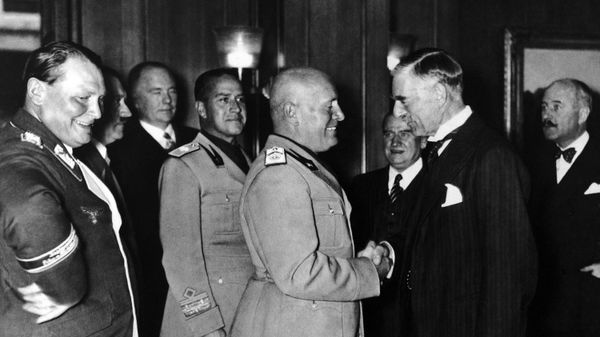 From left to right are: Reichsmarschall and President of the Reichstag Hermann Goering, Italian Foreign Minister Count Ciano and Italian Fascist Leader Benito Mussolini shaking hands with Prime Minister of Great Britain Neville Chamberlain during the Four Power Conference held in autumn 1938 in Munich, Germany. Others not identified - Sputnik International