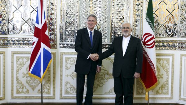 Britain's Foreign Secretary Philip Hammond (L) shakes hands with his Iranian counterpart Mohammad Javad Zarif after a meeting at the Ministry of Foreign Affairs in Tehran August 23, 2015 Britain's Foreign Secretary Philip Hammond (L) shakes hands with his Iranian counterpart Mohammad Javad Zarif after a meeting at the Ministry of Foreign Affairs in Tehran August 23, 2015 - Sputnik International