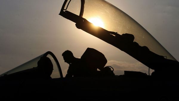 The Italian helicopter and weapons systems’ producer Finmechanica has gained 2.7%. - Sputnik International
