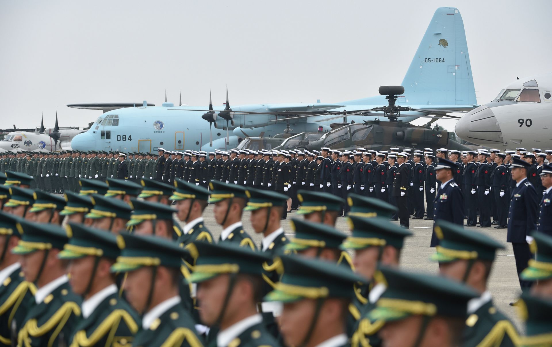Soldiers are aligned prior to their review ceremony on a runway at the Japan Air Self-Defense Force's Hyakuri air base in Omitama, Ibaraki prefecture Soldiers are aligned prior to their review ceremony on a runway at the Japan Air Self-Defense Force's Hyakuri air base in Omitama, Ibaraki prefecture - Sputnik International, 1920, 27.08.2022