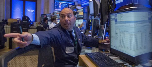 Traders work on the floor of the New York Stock Exchange August 24, 2015 - Sputnik International