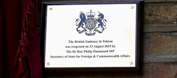 A plague marks the re-opening of the British Embassy by Britain's Foreign Secretary Philip Hammond in Tehran, Iran August 23, 2015 - Sputnik International