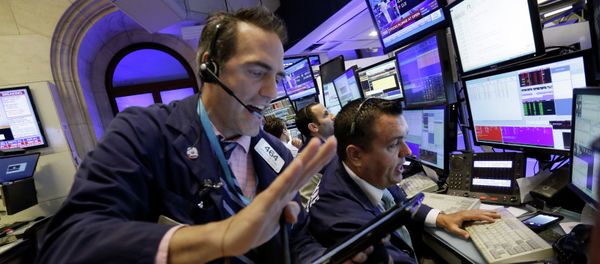 Traders Gregory Rowe, left, and Robert Finnerty work in a booth on the floor of the New York Stock Exchange, Monday, Aug. 24, 2015 - Sputnik International
