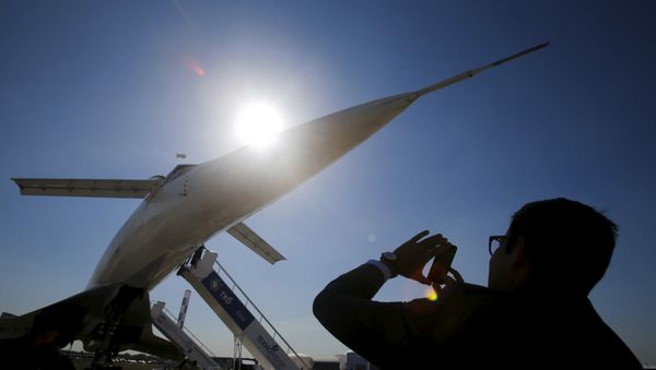 A visitor takes a picture of a Tupolev Tu-144 commercial supersonic transport aircraft on display at the MAKS International Aviation and Space Salon in Zhukovsky, outside Moscow, Russia, August 25, 2015 - Sputnik International