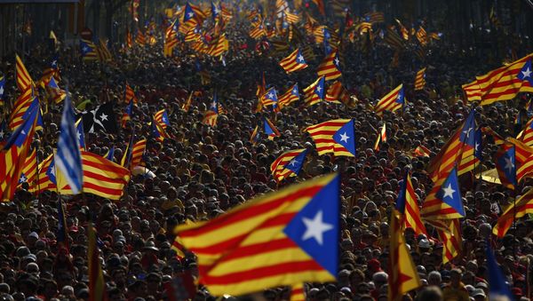 Hundreds of thousands of demonstrators stand on the streets waving their “estelada” flags, that symbolizes Catalonia's independence, during a protest calling for the independence of Catalonia in Barcelona, Spain - Sputnik International