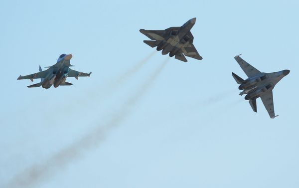 Su-34 (left), T-50 (centre) and Su-35 (right) aircraft at the 2015 MAKS air show's opening ceremony in the Moscow suburban town of Zhukovsky. Su-34 (left), T-50 (centre) and Su-35 (right) aircraft at the 2015 MAKS air show's opening ceremony in the Moscow suburban town of Zhukovsky. - Sputnik International