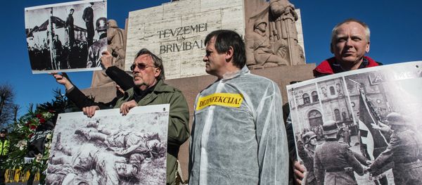 Antifascists hold an action protesting public events held on the occasion of the day of memory of the Latvian Legion Waffen-SS at the Freedom Monument in Riga - Sputnik International