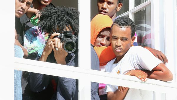 Asylum seekers stand at a window as they watch German president Joachim Gauck visiting the asylum-seekers home in Berlin-Wilmersdorf a in Berlin, Germany, Wednesday Aug. 26, 2015 Asylum seekers stand at a window as they watch German president Joachim Gauck visiting the asylum-seekers home in Berlin-Wilmersdorf a in Berlin, Germany, Wednesday Aug. 26, 2015 - Sputnik International
