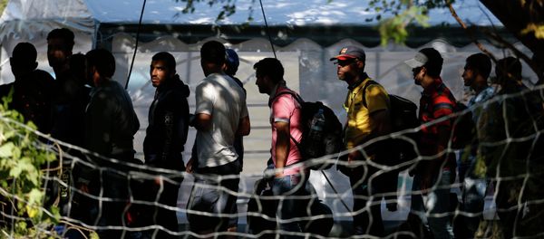 Migrants wait to register with the police at a migrant processing center in the southern Serbian town of Presevo, Monday, Aug. 24, 2015 Migrants wait to register with the police at a migrant processing center in the southern Serbian town of Presevo, Monday, Aug. 24, 2015 - Sputnik International