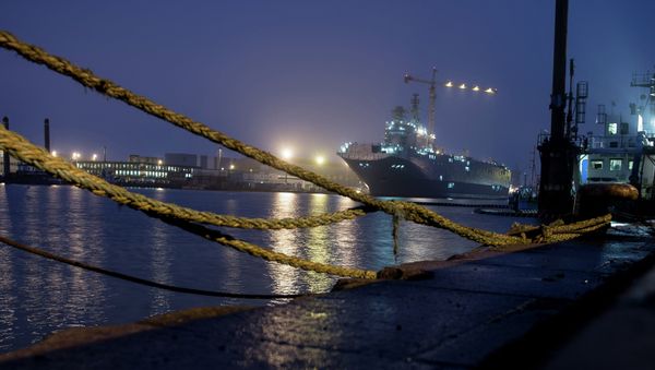 The Sevastopol amphibious assault ship of the Mistral class at the STX Europe shipyard in Saint-Nazaire - Sputnik International