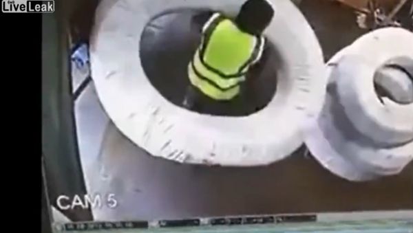 Tyre Unloading Fail - Sputnik International