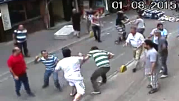 Irish Boxer Defends Himself Against an Entire Neighborhood in Turkey - Sputnik International