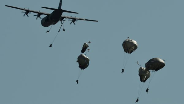 A multinational brigade of paratroopers take part in the Swift Response airborne training exercise in Hohenfels, southern Germany on August 26, 2015 - Sputnik International