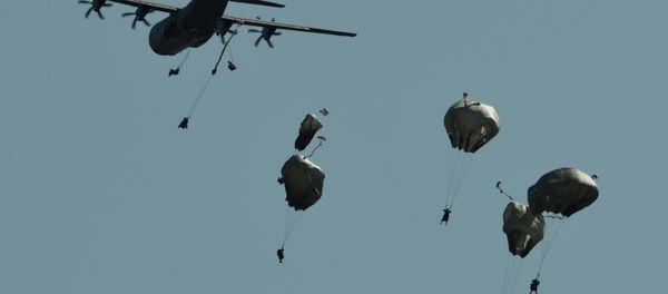 A multinational brigade of paratroopers take part in the Swift Response airborne training exercise in Hohenfels, southern Germany on August 26, 2015 A multinational brigade of paratroopers take part in the Swift Response airborne training exercise in Hohenfels, southern Germany on August 26, 2015 - Sputnik International