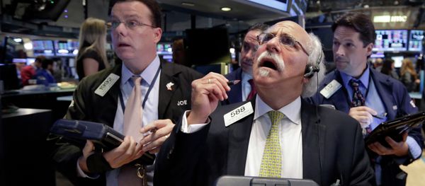 Peter Tuchman, foreground right, works with fellow traders on the floor of the New York Stock Exchange, Monday, Aug. 24, 2015 Peter Tuchman, foreground right, works with fellow traders on the floor of the New York Stock Exchange, Monday, Aug. 24, 2015 - Sputnik International