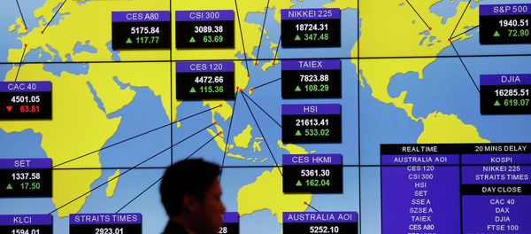A man walks past a bank's electronic board showing the share index around the world at Hong Kong Stock Exchange Thursday, Aug. 27, 2015 A man walks past a bank's electronic board showing the share index around the world at Hong Kong Stock Exchange Thursday, Aug. 27, 2015 - Sputnik International