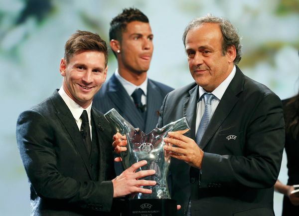 Ronaldo Beats Messi in Becoming First Footballer in History to Make One Billion USD Across Career - Sputnik International