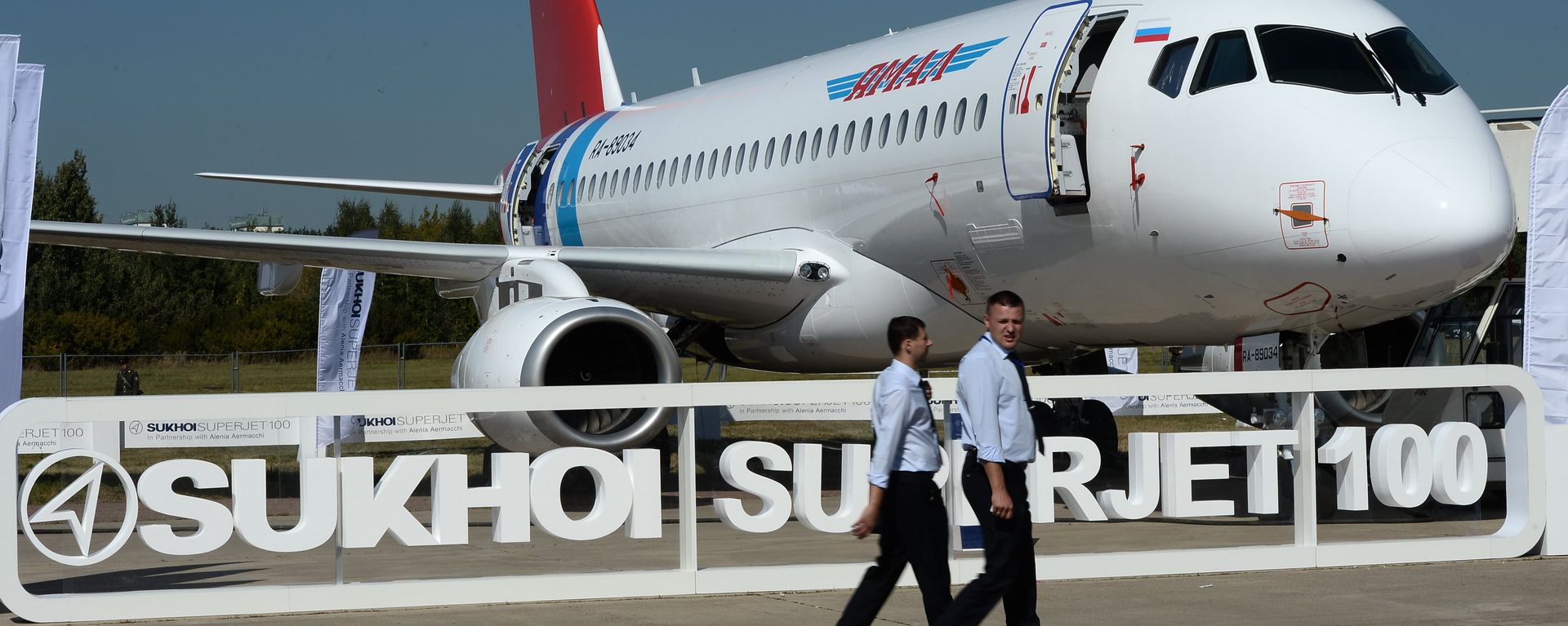 The Sukhoi Superjet 100, presented at the 2015 MAKS air show's opening ceremony in Zhukovsky, outside Moscow. The Sukhoi Superjet 100, presented at the 2015 MAKS air show's opening ceremony in Zhukovsky, outside Moscow. - Sputnik International, 1920, 31.08.2023
