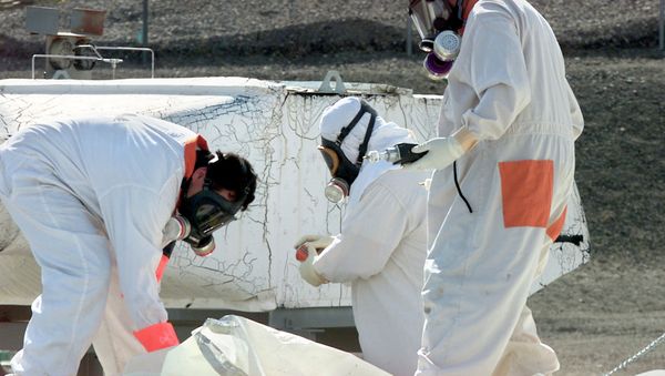 Workers at the Hanford Nuclear Reservation near Richland, Washton, measure for radiation and the presence of toxic vapors in March 2004. Workers at the Hanford Nuclear Reservation near Richland, Washton, measure for radiation and the presence of toxic vapors in March 2004. - Sputnik International