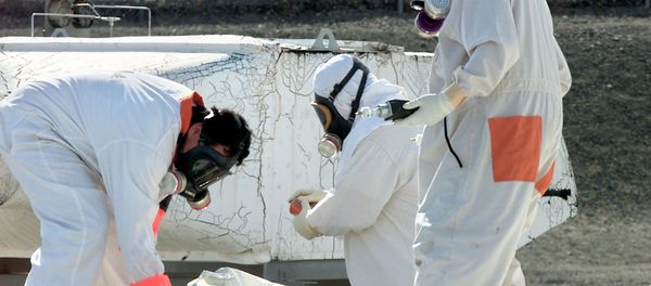 Workers at the Hanford Nuclear Reservation near Richland, Washton, measure for radiation and the presence of toxic vapors in March 2004. Workers at the Hanford Nuclear Reservation near Richland, Washton, measure for radiation and the presence of toxic vapors in March 2004. - Sputnik International