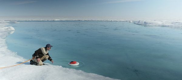 Laurence C. Smith, Chair of Geography at University of California, Los Angeles, deployed an autonomous drifter in a meltwater river on the surface of the Greenland ice sheet on July 19, 2015. - Sputnik International
