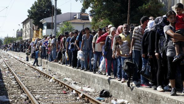 Migrants line up to board a train that would take them towards Serbia, at the railway station in the southern Macedonian town of Gevgelija, on Monday, Aug. 17, 2015 Migrants line up to board a train that would take them towards Serbia, at the railway station in the southern Macedonian town of Gevgelija, on Monday, Aug. 17, 2015 - Sputnik International