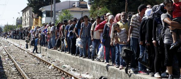Migrants line up to board a train that would take them towards Serbia, at the railway station in the southern Macedonian town of Gevgelija, on Monday, Aug. 17, 2015 Migrants line up to board a train that would take them towards Serbia, at the railway station in the southern Macedonian town of Gevgelija, on Monday, Aug. 17, 2015 - Sputnik International