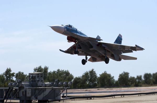 Like Riding a Bike: Russian Carrier Aviation Training Flights in Crimea - Sputnik International
