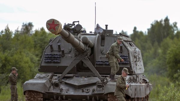 A MSTA-S self-propelled howitzer displayed at the Army 2015 International Military-Technical Forum in Kubinka - Sputnik International