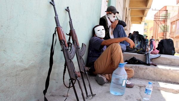 Masked members of YDG-H, youth wing of the outlawed Kurdistan Workers Party (PKK), sit next to their weapons in Silvan, near the southeastern city of Diyarbakir, Turkey, August 17, 2015 - Sputnik International