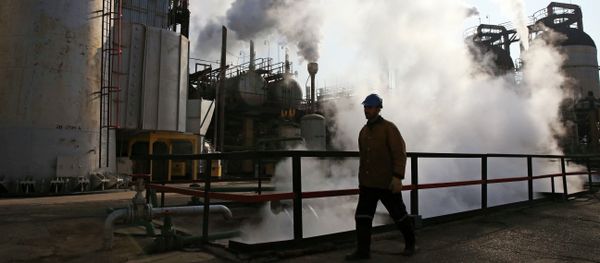 File photo: An Iranian oil worker walks in Tehran's oil refinery south of the capital Tehran, Iran, Monday, Dec. 22, 2014 File photo: An Iranian oil worker walks in Tehran's oil refinery south of the capital Tehran, Iran, Monday, Dec. 22, 2014 - Sputnik International