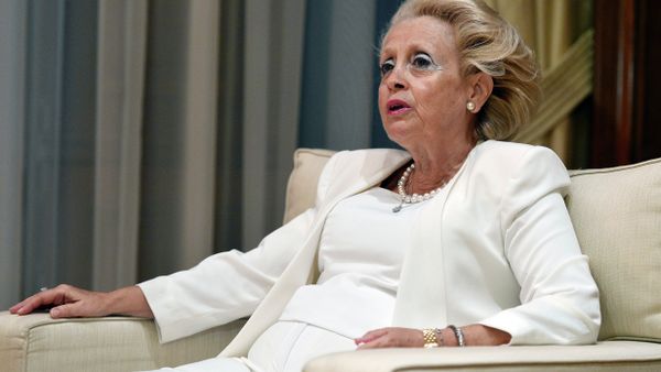 Vassiliki Thanou, the 65-year-old head of the Supreme Court, and newly appointed Greek interim prime minister talks with outgoing Greek prime minister Alexis Tsipras (unseeen) in his office in Athens, on August 27, 2015 - Sputnik International