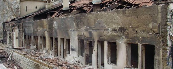 A general view shows the burned facade of the Serbian Orthodox monastery Sveti Arhandjeli in the southwestern Kosovar village of Prizren 23 March 2004 - Sputnik International