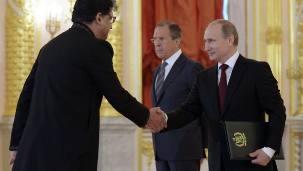 From right: Russian President Vladimir Putin, Russian Foreign Affairs Minister Sergei Lavrov and Ambassador of the Islamic Republic of Pakistan Zaheer Aslam Janjua during the ceremony of presenting credentials from new foreign ambassadors in the Grand Kremlin Palace's Alexander Hall - Sputnik International