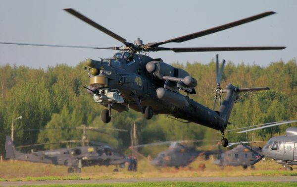 Mi-28 attack helicopter of the Berkuts aerobatics team during the preparation of Air Force crews for demo flights at the Common Sky aviation show in the town of Klin dedicated to the centenary of the Russian Air Force Mi-28 attack helicopter of the Berkuts aerobatics team during the preparation of Air Force crews for demo flights at the Common Sky aviation show in the town of Klin dedicated to the centenary of the Russian Air Force - Sputnik International