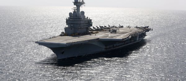 A French Navy HawEye prepares to take off from the aircraft carrier Charles de Gaulle operating in the Gulf on February 26, 2015 - Sputnik International
