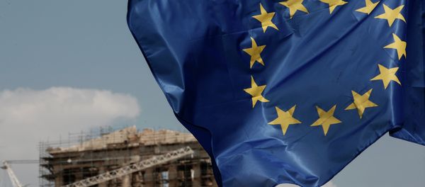 A European Union (EU) flag flutters in front of the temple of the Parthenon in Athens, Greece, Saturday, Aug. 15, 2015 - Sputnik International