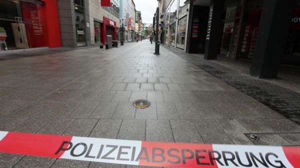 Picturs shows a deserted street as people were evacuated from their homes in the western German city of Koblenz ahead of work to defuse a World War II bomb. Picturs shows a deserted street as people were evacuated from their homes in the western German city of Koblenz ahead of work to defuse a World War II bomb. - Sputnik International