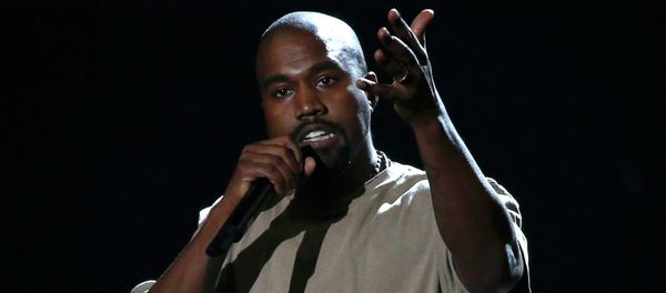 Kanye West accepts the Video Vanguard Award at the 2015 MTV Video Music Awards in Los Angeles, California, August 30, 2015 Kanye West accepts the Video Vanguard Award at the 2015 MTV Video Music Awards in Los Angeles, California, August 30, 2015 - Sputnik International