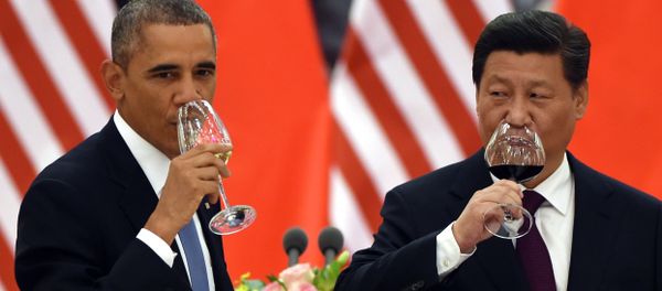 U.S. President Barack Obama, left, and Chinese President Xi Jinping drink a toast at a lunch banquet in the Great Hall of the People in Beijing Wednesday, Nov. 12, 2014. - Sputnik International