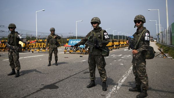 South Korean soldiers stand guard at a checkpoint on the Grand Unification Bridge which leads to the truce village Panmunjom, just south of the demilitarized zone separating the two Koreas, in Paju, South Korea, August 24, 2015 South Korean soldiers stand guard at a checkpoint on the Grand Unification Bridge which leads to the truce village Panmunjom, just south of the demilitarized zone separating the two Koreas, in Paju, South Korea, August 24, 2015 - Sputnik International