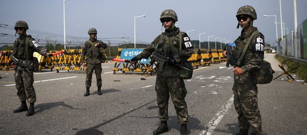 South Korean soldiers stand guard at a checkpoint on the Grand Unification Bridge which leads to the truce village Panmunjom, just south of the demilitarized zone separating the two Koreas, in Paju, South Korea, August 24, 2015 - Sputnik International