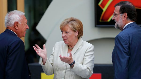 German Chancellor Angela Merkel, Spanish Prime Minister Mariano Rajoy (R) and Spanish Foreign Minister Jose Manuel Garcia-Margallo arrive for a German-Spanish business meeting in Berlin, Germany - Sputnik International
