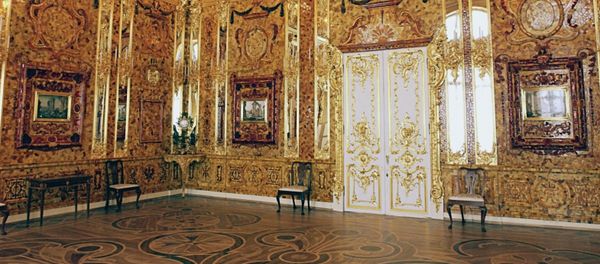 The famous Amber Room in Catherine Palace near St. Petersburg, Pushkin The famous Amber Room in Catherine Palace near St. Petersburg, Pushkin - Sputnik International